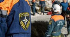 В Ахтубинске жителей эвакуируют в ПВР из-за пожара у железнодорожной станции Сотрудник МЧС России - РИА Новости, 1920, 27.08.2026