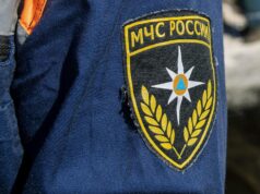 Слюсарь: в Ростове-на-Дону обломки БПЛА повредили два многоквартирных дома Сотрудник спасательной службы МЧС России - РИА Новости, 1920, 29.08.2026