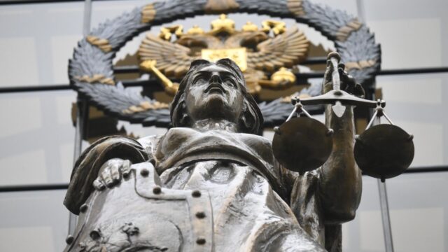 Мосгорсуд оставил в СИЗО бывшую девушку Паши Техника Тину Романову Статуя богини Фемиды у здания Верховного суда России в Москве - РИА Новости, 1920, 19.08.2026