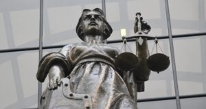 Жителя Нижнего Тагила арестовали за «звезды» в мессенджере по делу о терроризме Статуя богини Фемиды - РИА Новости, 1920, 08.08.2026