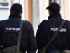 В центре Москвы мужчина поджег автомобиль, спасаясь от мнимых преследователей Сотрудники полиции на улице - РИА Новости, 1920, 24.08.2026