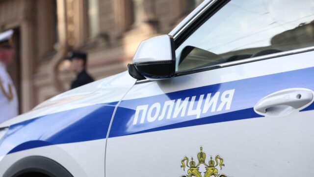 В Петербурге в пруду нашли тело мужчины с отрубленной кистью и топором Автомобиль полиции в Санкт-Петербурге - РИА Новости, 1920, 20.08.2026