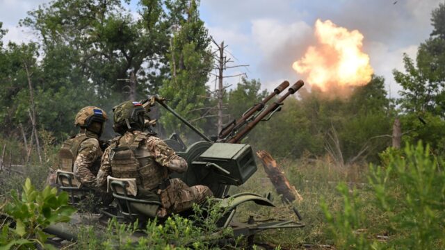 В 11 округах и 2 городах Ставропольского края объявили беспилотную опасность Военнослужащие подразделения противовоздушной обороны - РИА Новости, 1920, 15.08.2026