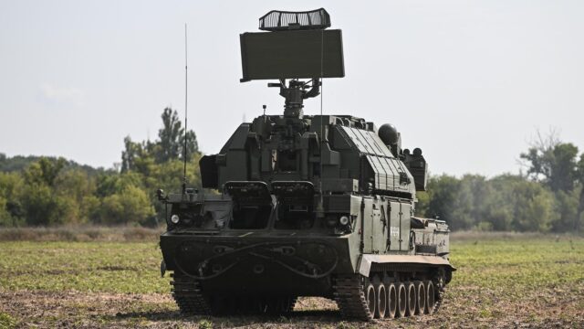 Губернатор Дрозденко: в Ленобласти сбили 17 дронов, один человек пострадал Зенитный ракетный комплекс Тор-2М - РИА Новости, 1920, 04.08.2026