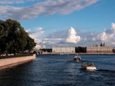 Два судна столкнулись в акватории реки Малая Невка в Петербурге Вид на Дворцовую набережную в Санкт-Петербурге - РИА Новости, 1920, 08.08.2026