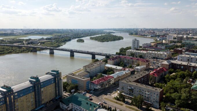 Прокуратура проводит проверку после гибели птиц и рыб на озере в Омске Омск - РИА Новости, 1920, 10.08.2026