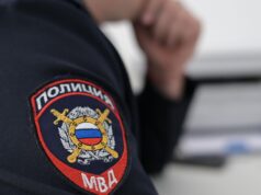 Полиция задержала петербурженок, распыливших перцовый газ в бабушку с внучкой Сотрудник полиции во время работы - РИА Новости, 1920, 03.08.2026