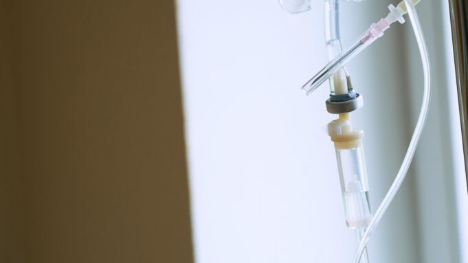 В Екатеринбурге больницы работают в штатном режиме несмотря на отключение воды Капельница - РИА Новости, 1920, 08.08.2026