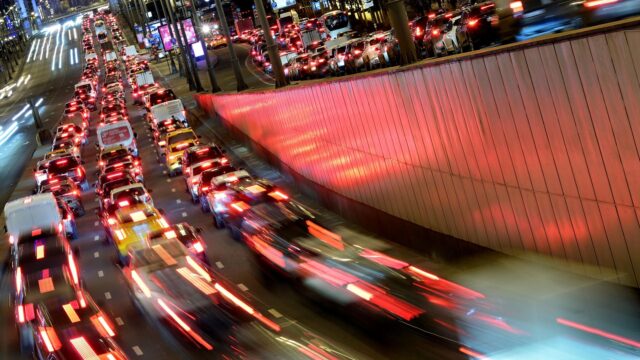 В Москве восстановили движение на ряде участков после временных перекрытий Автомобильное движение в Москве - РИА Новости, 1920, 29.08.2026