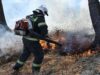 Под Севастополем второй день тушат лесной пожар, возникший после падения дронов Сотрудник МЧС - РИА Новости, 1920, 11.08.2026