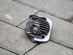 Прокуратура Рязанской области открыла горячую линию после атаки БПЛА в регионе Фрагмент двигателя беспилотника - РИА Новости, 1920, 18.08.2026