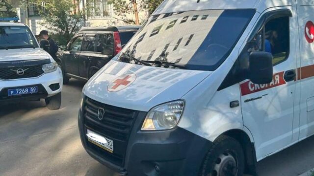 Девочка, скинутая мамой с балкона в Подмосковье, находится в тяжелом состоянии Машины экстренных служб - РИА Новости, 1920, 11.08.2026