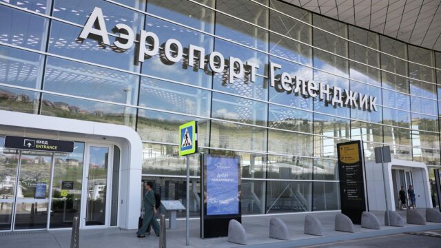 Вход в здание аэропорта Геленджика - РИА Новости, 1920, 06.08.2026
