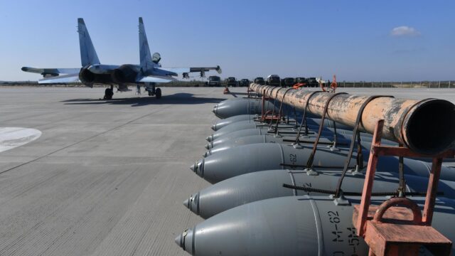 ВС России поразили стоянку патрульных катеров ВСУ в Вилково Авиабомбы ФАБ-500 на аэродроме, где базируются самолеты ВКС России - РИА Новости, 1920, 16.08.2026