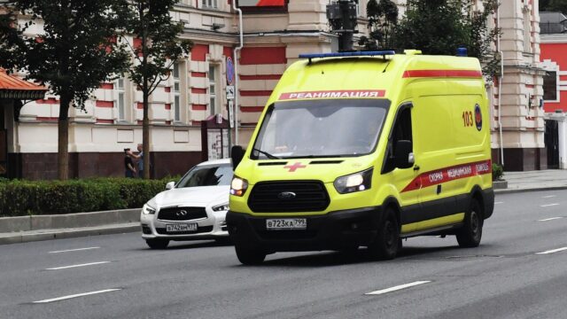 В Севастополе ребенок травмировал позвоночник при падении с горки на площадке Автомобиль скорой помощи - РИА Новости, 1920, 11.08.2026
