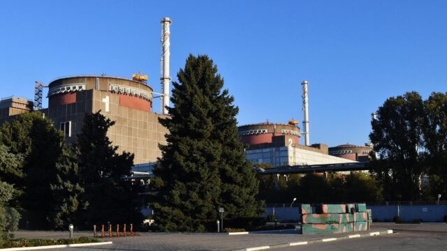 Хранилище отработавшего ядерного топлива ЗАЭС не повреждено при атаке ВСУ Вид на здания энергоблоков Запорожской атомной электростанции - РИА Новости, 1920, 27.08.2026