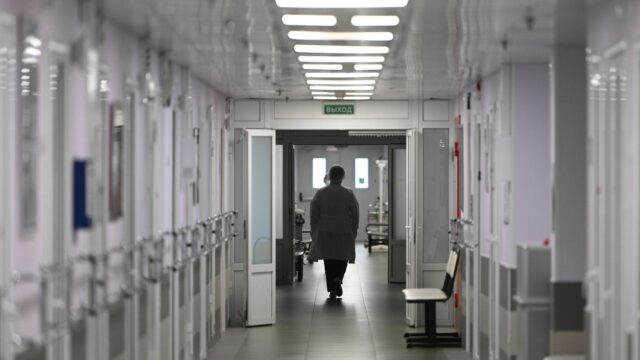 В Саратове спасли мальчика, впавшего в кому из-за колпачка от ручки в бронхах Медицинские работники в больнице - РИА Новости, 1920, 03.08.2026