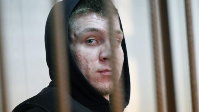 Суд отложил рассмотрение иска Долиной к мошенникам на 8 сентября Фигурант уголовного дела о мошенничестве с квартирой певицы Ларисы Долиной Андрей Основ на заседании Таганского суда Москвы - РИА Новости, 1920, 21.08.2026