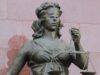 Экс-гендиректору «ТНС энерго» Аржанову назначили 18 лет колонии за хищение Статуя богини Фемиды у здания Одинцовского городского суда - РИА Новости, 1920, 17.08.2026