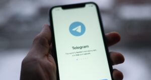 Логотип мессенджера Telegram на экране смартфона - РИА Новости, 1920, 12.08.2026