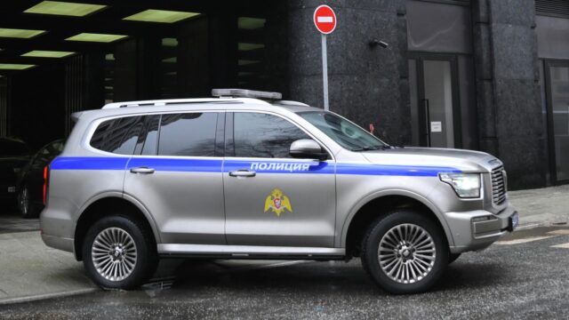 В Ульяновске полиция проверяет сообщение о стрельбе по окнам высотки Автомобиль полиции - РИА Новости, 1920, 04.08.2026