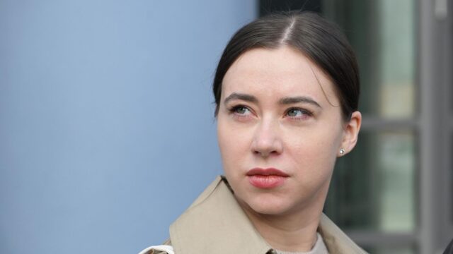 ФНС снизила требования к блогеру Митрошиной до 125 млн руб в деле о банкротстве Блогер Александра Митрошина у здания суда - РИА Новости, 1920, 17.08.2026