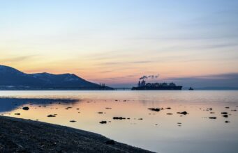 На Сахалине ликвидировали источник загрязнения нефтепродуктами в селе Правда Танкер-газовоз Cygnus Passage в Корсаковском районе Сахалина - РИА Новости, 1920, 10.08.2026