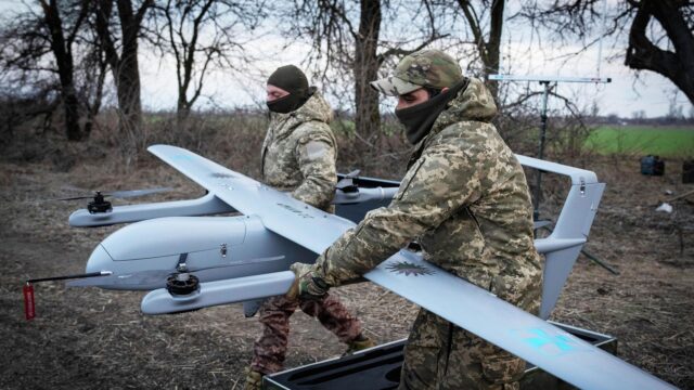 Мирошник: оператор ВСУ преднамеренно направил БПЛА на пляж с отдыхающими Украинские военные перед запуском БПЛА Poseidon H10 - РИА Новости, 1920, 11.08.2026
