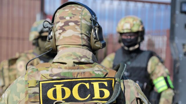 ФСБ задержала жителя Донецка за призывы к экстремизму в Telegram Сотрудники ФСБ - РИА Новости, 1920, 05.08.2026
