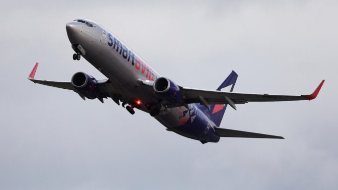 В аэропорту Саратова ввели ограничения на прием и выпуск самлетов Самолет Boeing 737-800 - РИА Новости, 1920, 09.08.2026