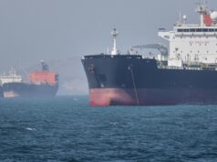 UKMTO: танкер у берегов Омана вышел из строя из-за попадания снаряда Нефтяные танкеры в Ормузском проливе - РИА Новости, 1920, 25.08.2026