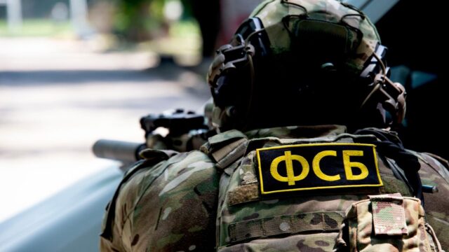 Жителя Омска задержали за передачу Украине данных для совершения атак Сотрудник ФСБ России - РИА Новости, 1920, 20.08.2026