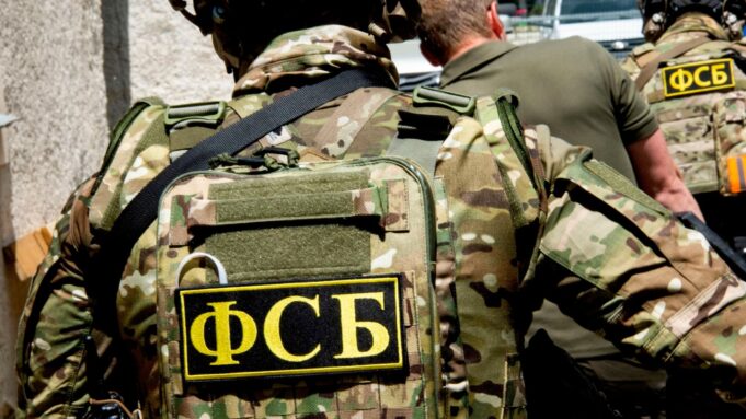 ФСБ задержала жителя Крыма, снабжавшего Киев данными об объектах погранслужбы Сотрудник ФСБ России - РИА Новости, 1920, 20.08.2026