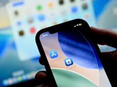 Магазин приложений App Store на экране смартфона - РИА Новости, 1920, 29.08.2026