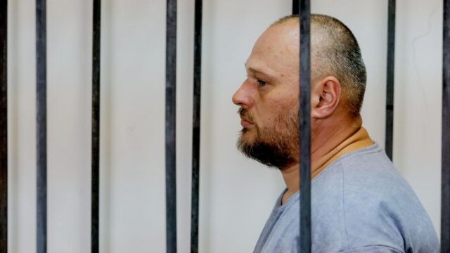 Суд оставил в силе арест фигуранта дела об избиении уральского ученого Зезина Фигурант по делу об избиении ученого РАН Никиты Зезина, бизнесмен Александр Реверук в Октябрьском районном суде в Екатеринбурге - РИА Новости, 1920, 07.08.2026