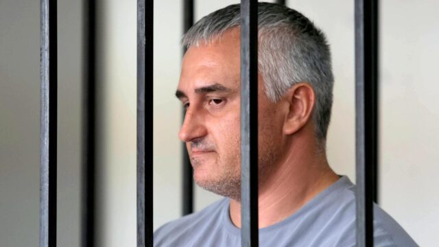 Защита обжаловала арест фигуранта дела об избиении ученого в Екатеринбурге Фигурант дела об избиении ученого РАН Никиты Зезина, бизнесмен Аркадий Вагнер в Октябрьском районном суде в Екатеринбурге - РИА Новости, 1920, 03.08.2026