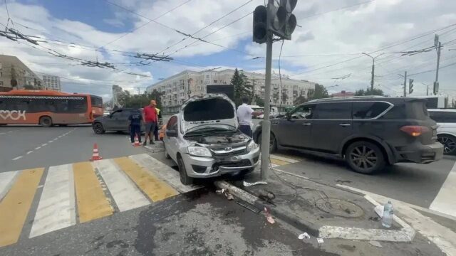 В Омске два человека находятся в тяжелом состоянии после наезда машины на людей ДТП в Омске, в котором пострадали семь пешеходов - РИА Новости, 1920, 06.08.2026