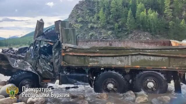 Опрокинувшему "Урал" в реку в Бурятии избрали запрет определенных действий Автомобиль Урал с пассажирами опрокинулся на реке Бамбуйка в Бурятии - РИА Новости, 1920, 06.08.2026