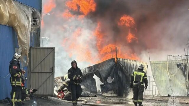 В Брянске ГАИ временно ограничила движение на месте пожара на складе ГСМ Ликвидация пожара в складском помещении в Брянске - РИА Новости, 1920, 07.08.2026