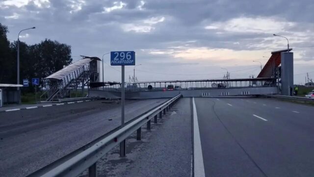 Самосвал снес надземный переход над трассой Екатеринбург — Тюмень Самосвал снес надземный пешеходный переход на федеральной автодороге Тюмень-Екатеринбург - РИА Новости, 1920, 08.08.2026