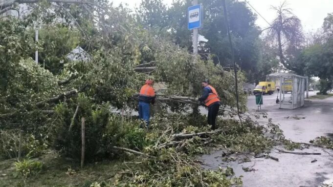 Последствия непогоды в Самаре, 9 августа 2026 года - РИА Новости, 1920, 09.08.2026