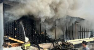 В Баксанском районе КБР полностью ликвидировали пожар на складе с поддонами Сотрудники МЧС Кабардино-Балкарии ликвидируют горение в складском помещении - РИА Новости, 1920, 09.08.2026