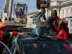 В Петербурге легковушка съехала в Неву со спуска на Университетской набережной Легковушка съехала в Неву со спуска на Университетской набережной - РИА Новости, 1920, 10.08.2026
