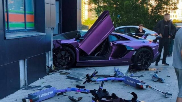 В Екатеринбурге пешеход пострадал в ДТП участием фиолетового Lamborghini ДТП с участием автомобиля Lamborghini в Екатеринбурге - РИА Новости, 1920, 11.08.2026