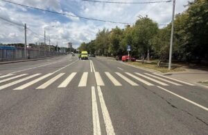 Пешеходный переход, на котором водитель грузовика сбил женщину в Москве - РИА Новости, 1920, 12.08.2026