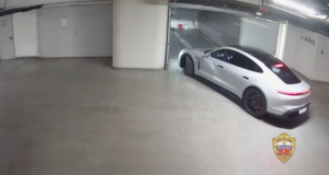 Работники автомойки ездят на Porsche клиента в Москве - РИА Новости, 1920, 13.08.2026