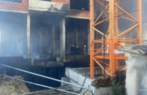 СК возбудил дело после пожара в строящейся многоэтажке в Омске Ликвидация пожара в строящемся здании в Омске - РИА Новости, 1920, 15.08.2026