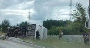 Последствия ДТП с участием автобуса в Березниках Пермского края - РИА Новости, 1920, 16.08.2026