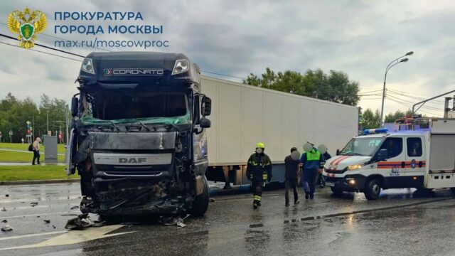 В Москве госпитализировали 6 пострадавших при ДТП с автобусом и грузовиком Последствия ДТП с участием грузовика и автобуса в Москве - РИА Новости, 1920, 17.08.2026