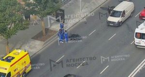 Последствия столкновения автомобиля скорой помощи и мотоцикла на Тверской-Ямской улице в центре Москвы - РИА Новости, 1920, 18.08.2026